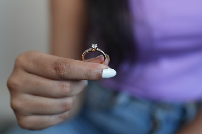 How to Choose the Perfect 1-2 Gram Engagement Ring for Your Big Day